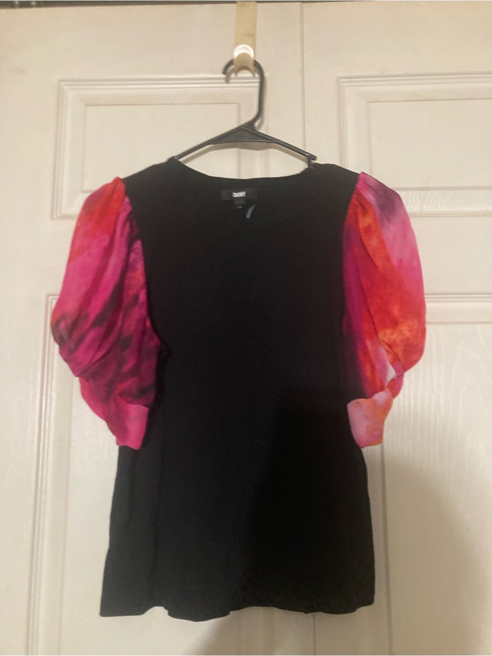 Women’s Black Top with Pink-Red Puff lace Sleeves S